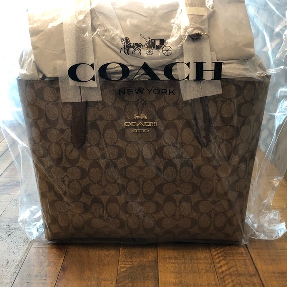 SALE!π₯π₯π₯π₯π₯Coach Avenue Tote in Signature Canvas - Picture 2 of 6